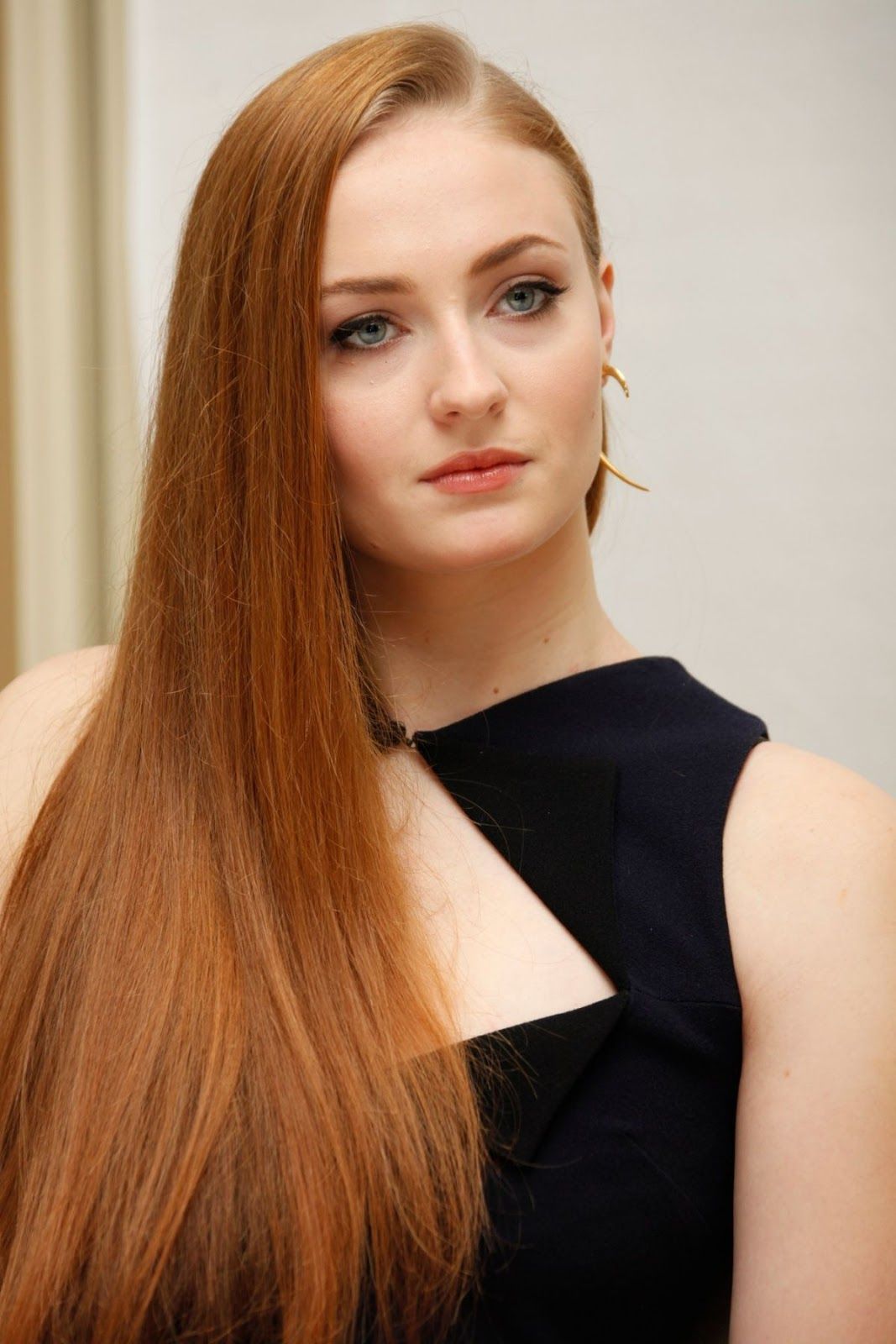1067x1600 Game Of Thrones Actress Sophie Turner Full Hd Image