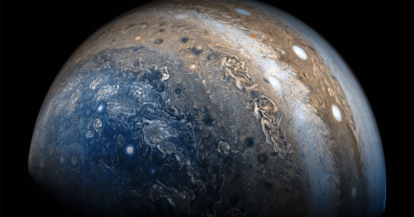 1600x840 A Gorgeous Flyby Of Jupiter Made With Photo From Nasas Juno Spacecraft