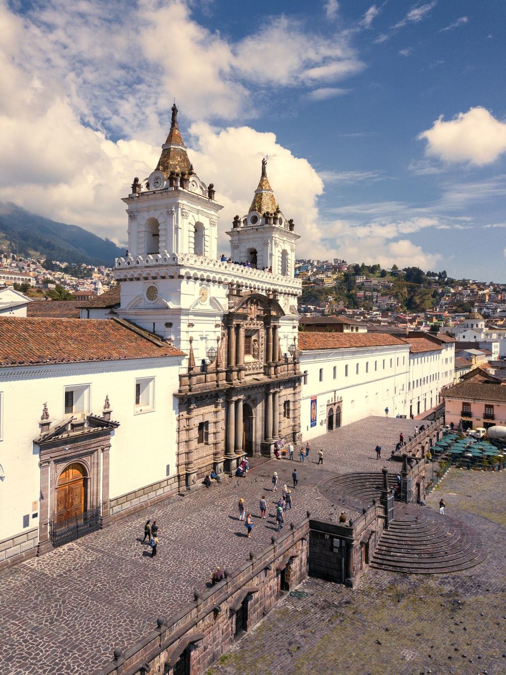1000x1334 Bolivar Y Cuenca Quito 170401 Ecuador Quito Picture