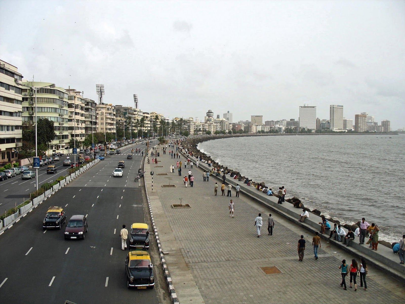 1600x1200 Marine Drive Mumbai Photo Image And Wallpaper Hd
