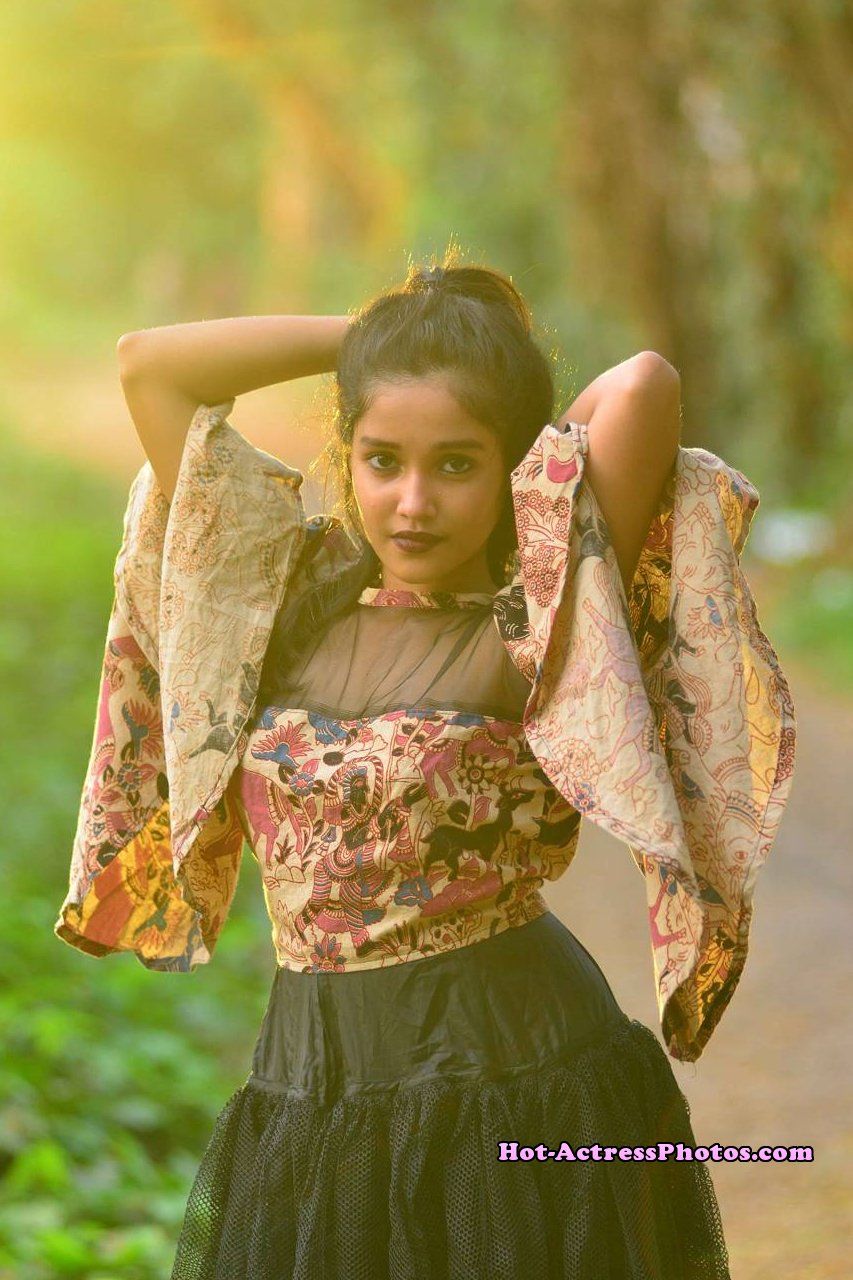 853x1280 Anikha Surendran Hot Actress Photo